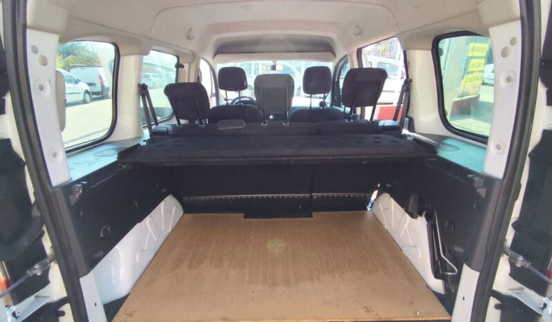 
Renault Kangoo 1.5 dCi Combi Profesional M1 Blue 95CV · 4 puertas · 5 asientos · 0072-LMS · 19/02/2021 · 131.917 km: full									