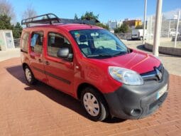 RENAULT KANGOO COMBI 5 PLAZAS, DE COLOR ROJO, 4 PUERTAS. FURGONETA DE SEGUNDA MANO TIPO TURISMO EN VALENCIA.